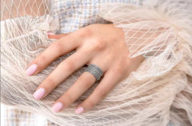 Allurez As Seen In The Gift Guide For Moms - SleepLessMom